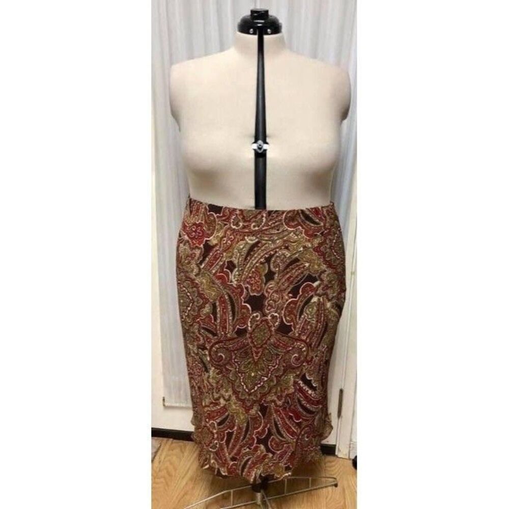 No brand tag. Size 20w plus size paisley print midi skirt.